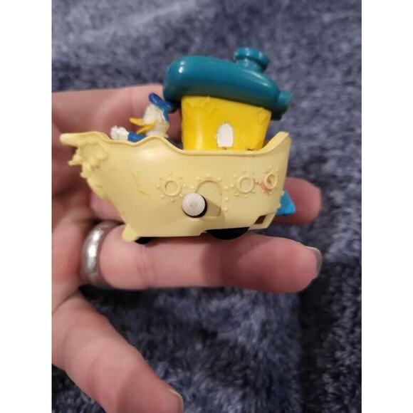 1993 Burger King Disney Mickeys Toontown Donald Duck in Boat Wind-Up Toy - Picture 2 of 5